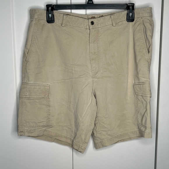 Tommy Bahama Cargo Casual Preppy Shorts Men’s Size 40 - Picture 1 of 7